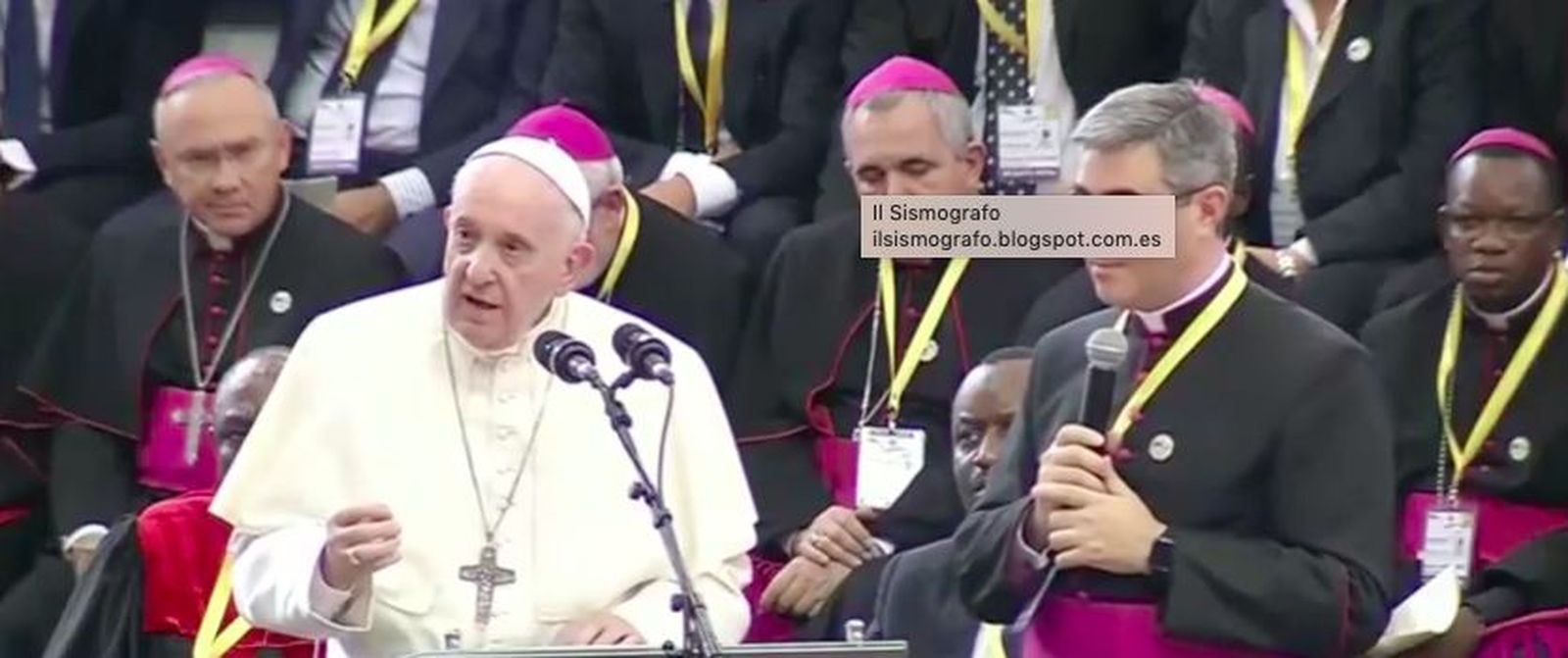 Francisco, a los jóvenes: "No dejéis que os roben la alegría de vivir"