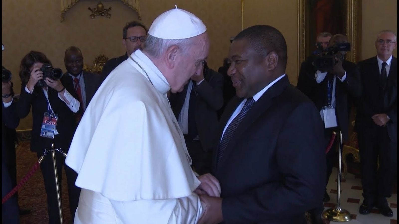 El Papa con el presidente de Mozambique, Filipe Nyusi