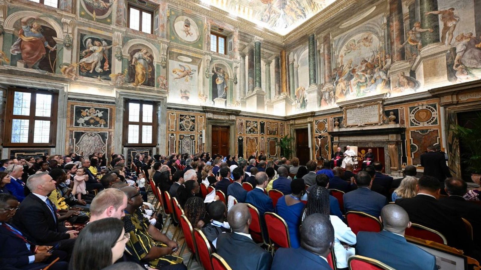 El Papa, en la Sala Clementina