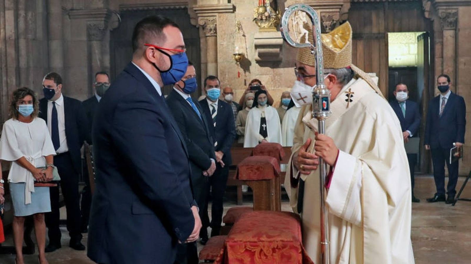 Jesús Sanz, con el presidente de Asturias, Adrián Barbón