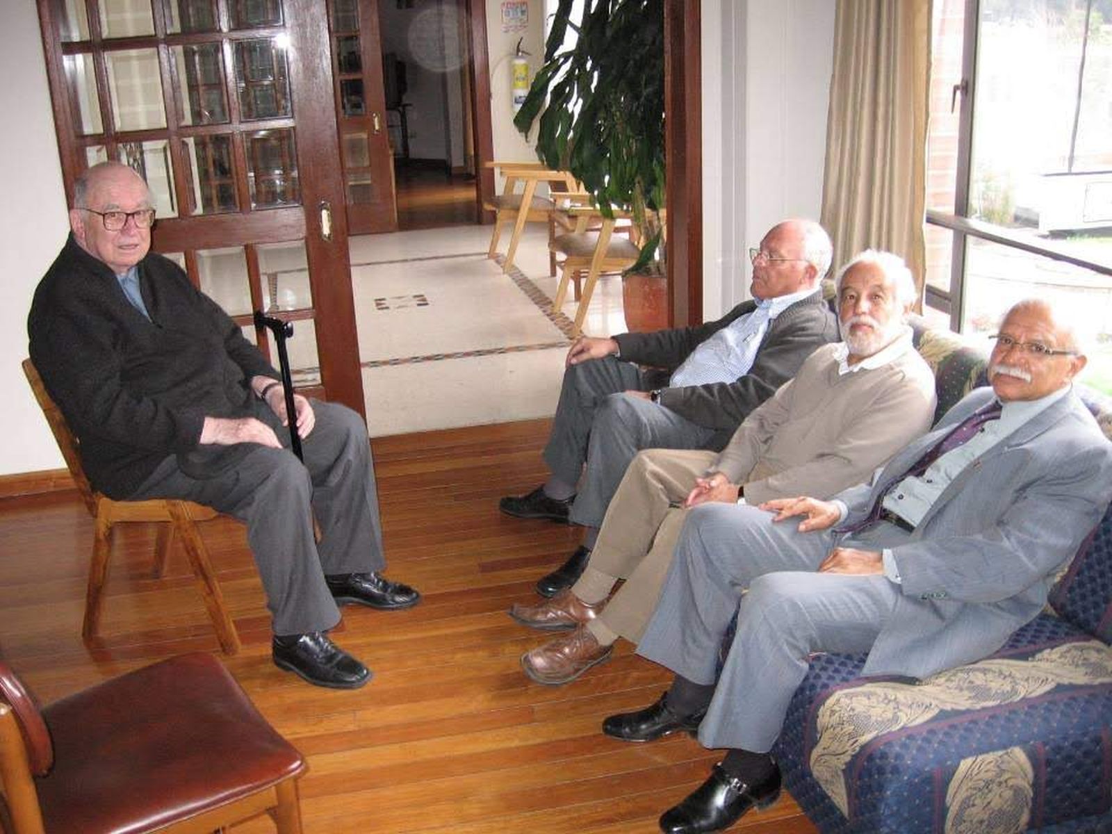Reencuentro del padre Alfredo Morin con sus alumnos de Bogota