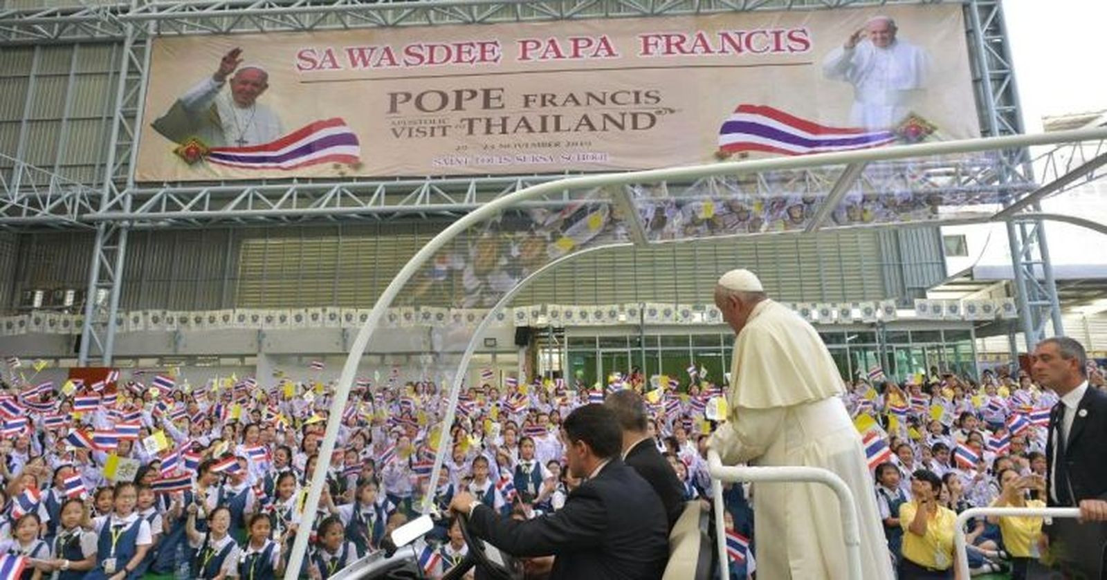 Baño de masas del Papa en Bangkok