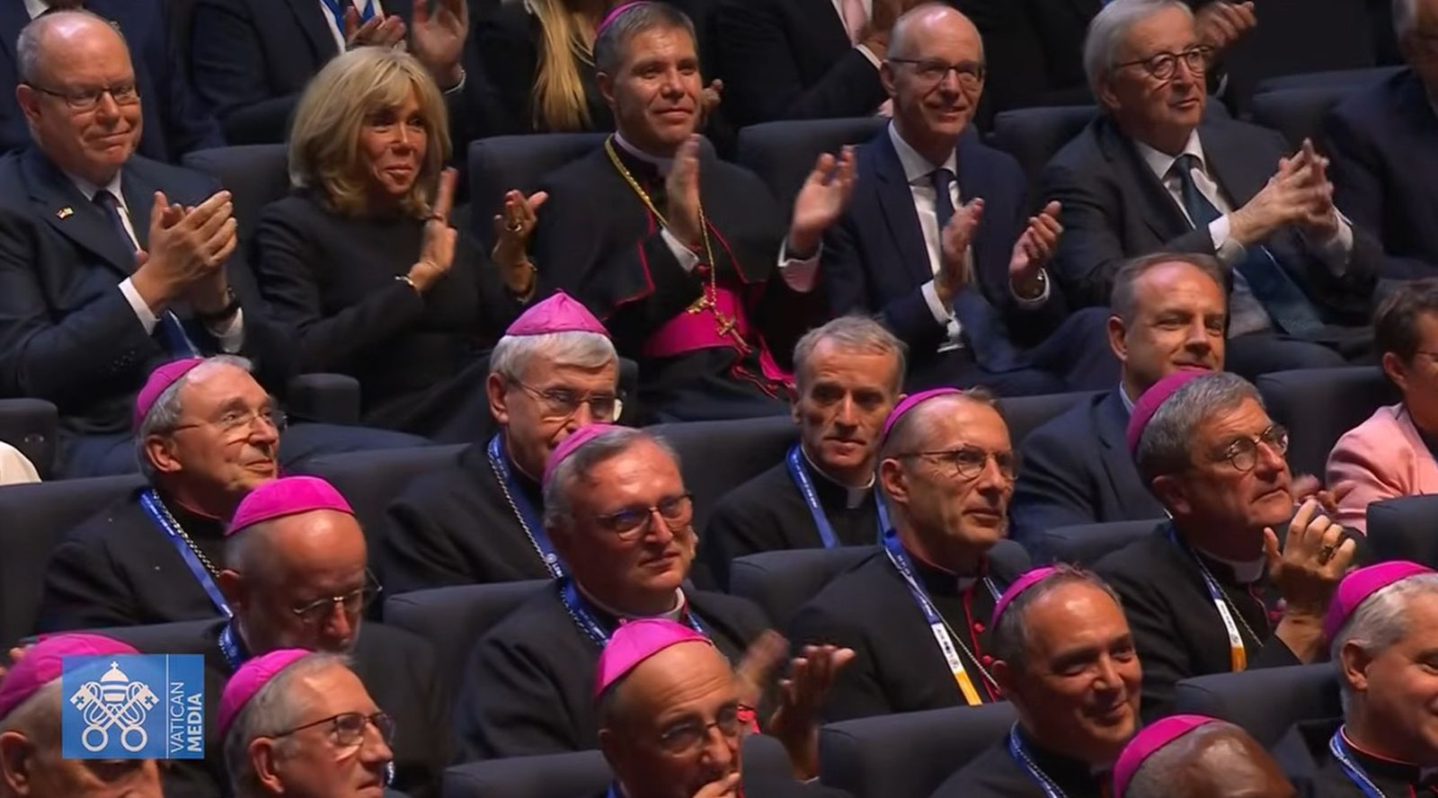 El obispo y copríncipe, entre los líderes europeos.