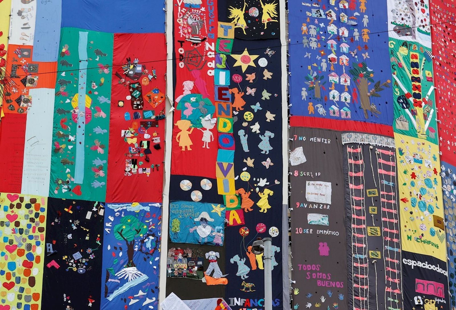 Manto de las tejedoras de la memoria