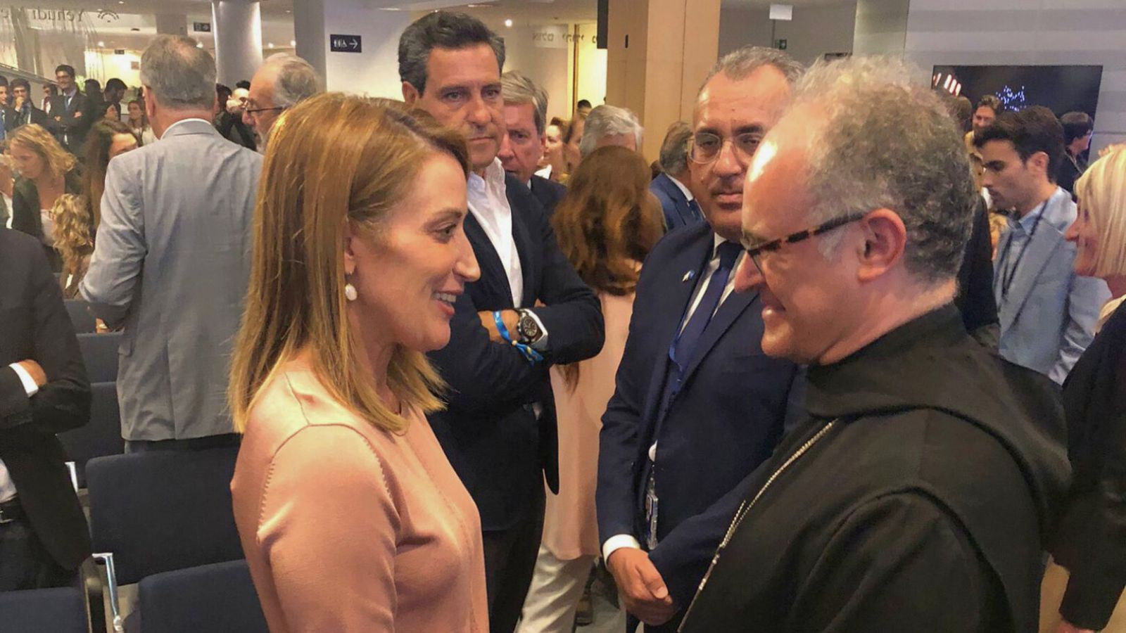 Manel Gasch, con la presidenta del Parlamento Europeo, Roberta Metsola