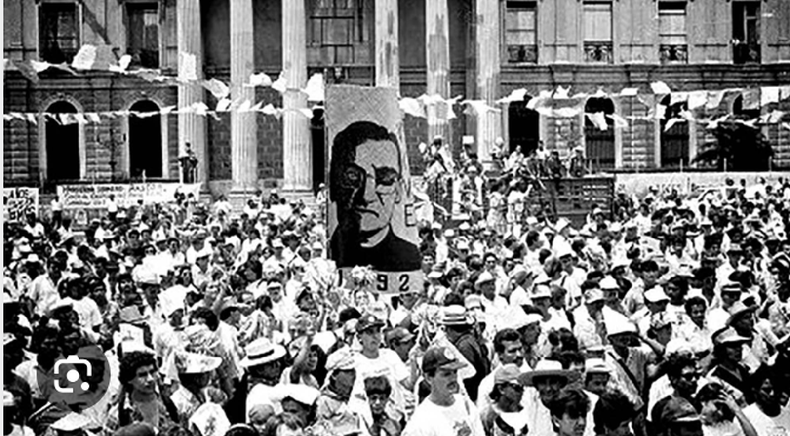 Monseñor Romero, a hombros del pueblo