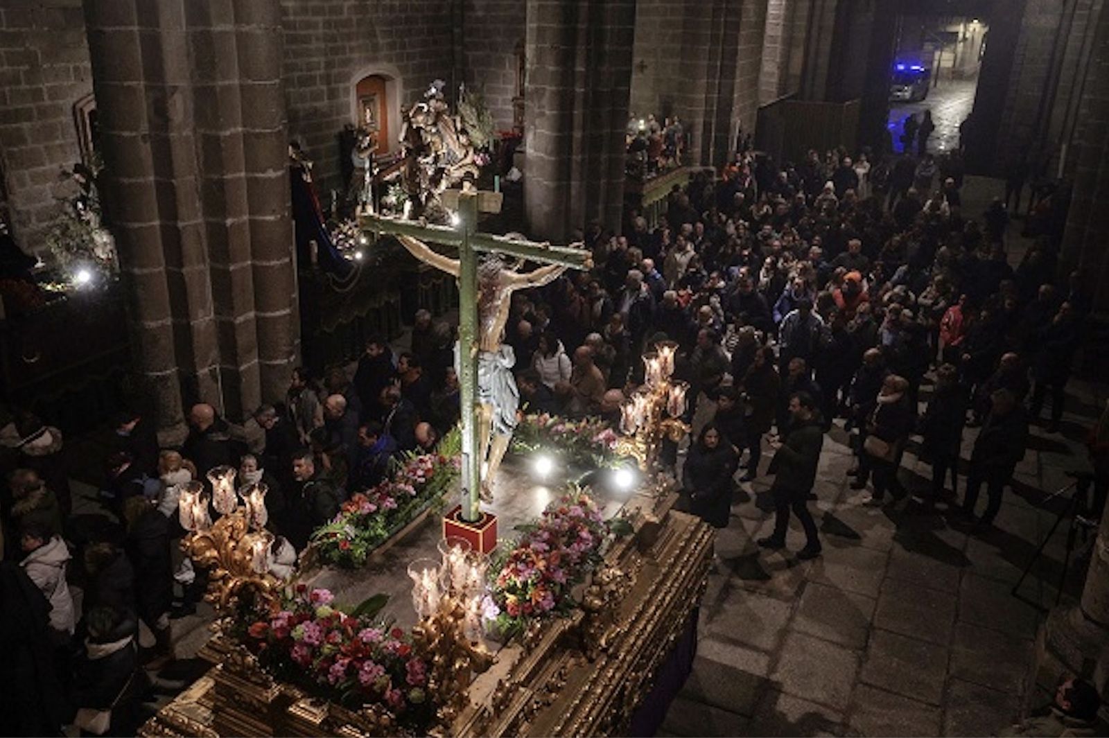 Vía crucis en el interior de la catedral abulense