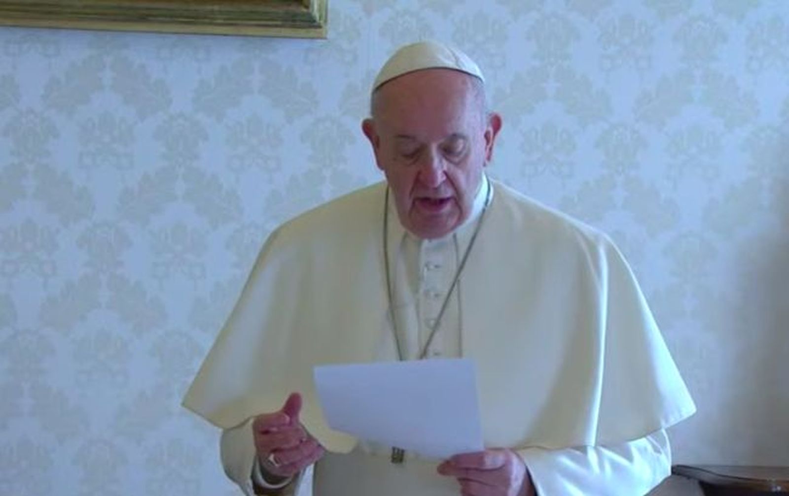 Francisco reza el Padre Nuestro global