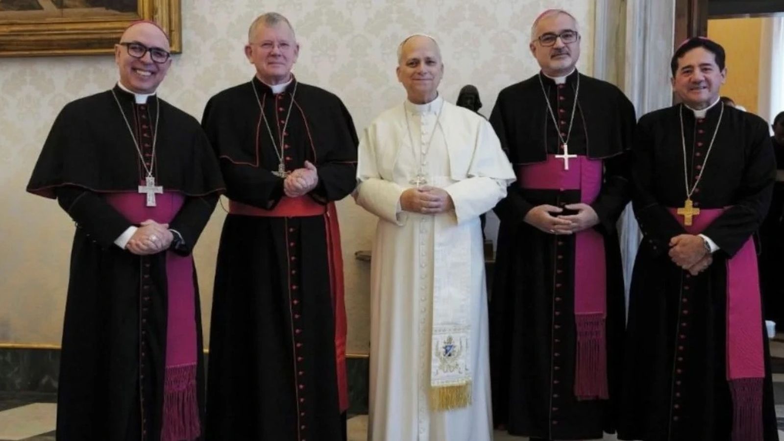 Obispos de Brasil con el papa León XIV en el Vaticano