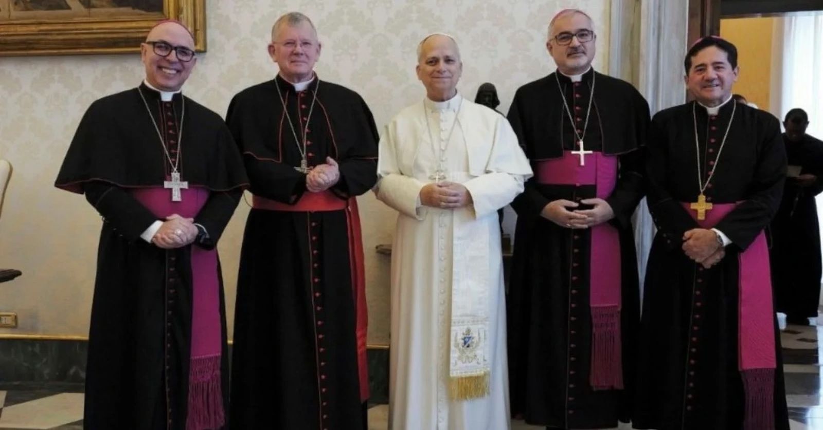 Obispos de Brasil con el papa León XIV en el Vaticano