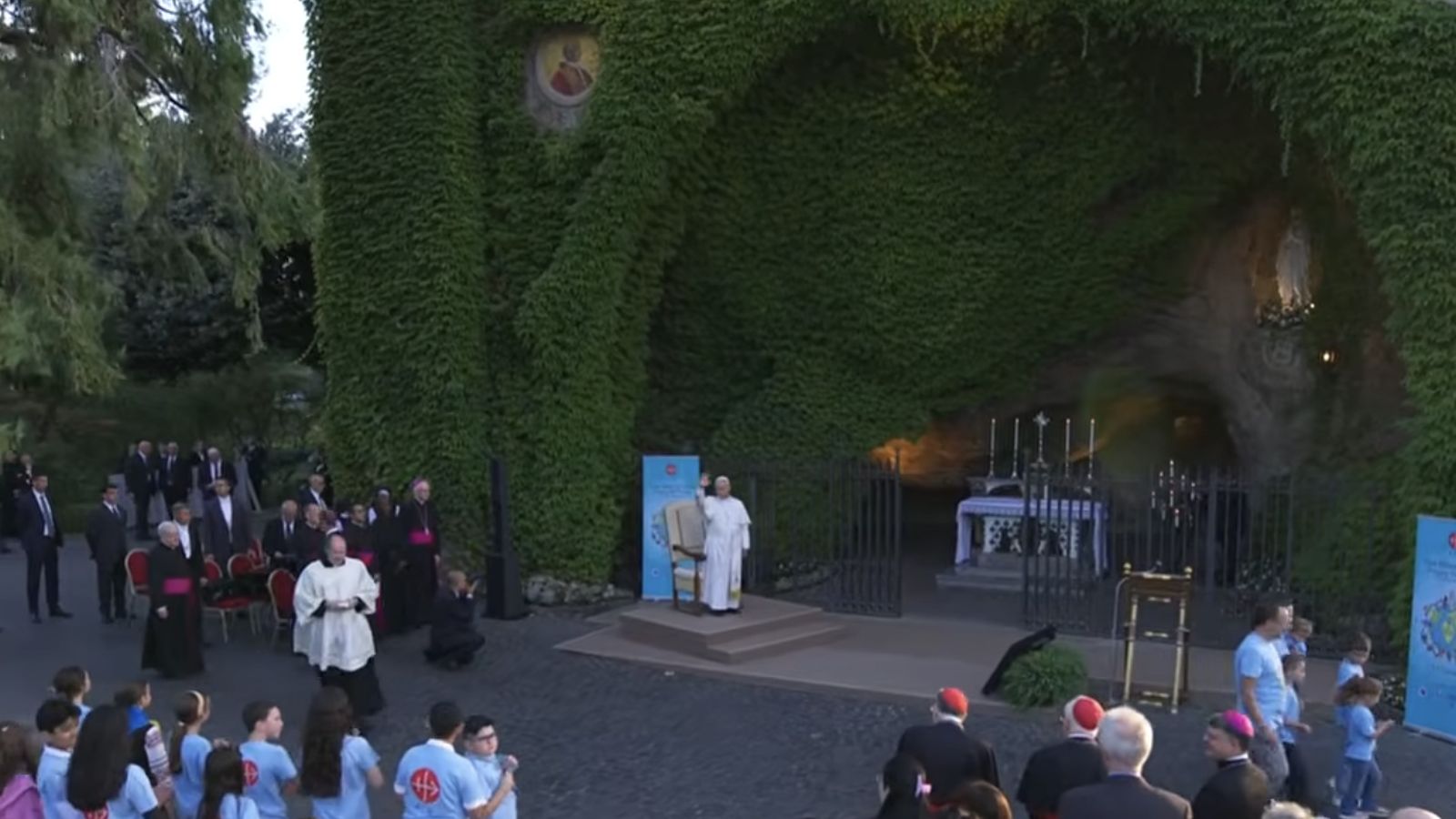 El Papa, en la gruta vaticana
