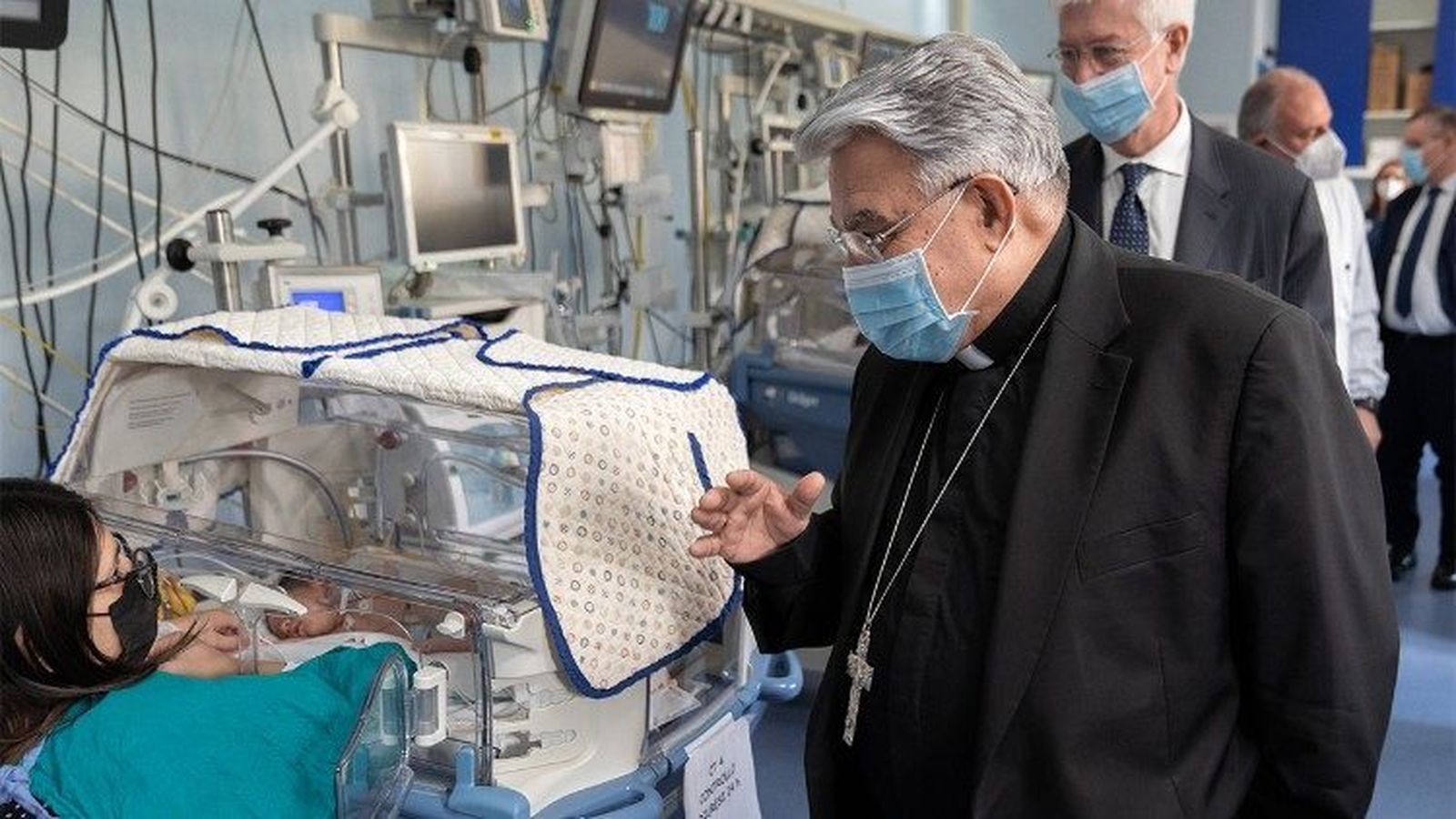 El cardenal Marcello Semeraro en el hospital Fatebenefratelli Isola Tiberina - Gemelli Isola de Roma