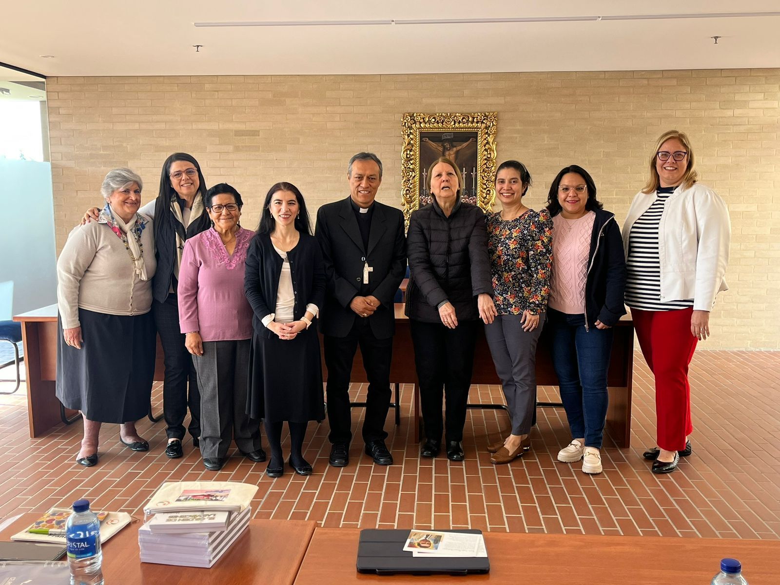 Miembros de RED OVLAC con el obispo Lizardo Estrada en un reciente encuentro