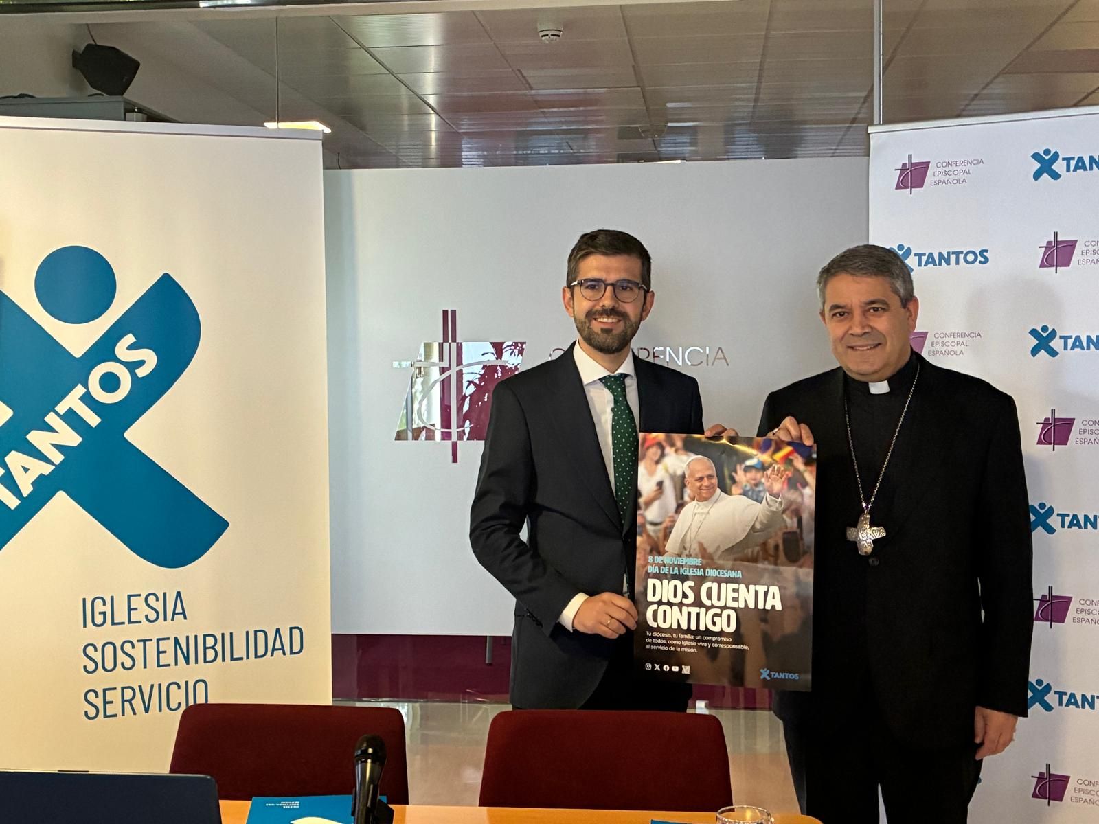 Albalad y Rebollo, con el cartel del Día de la Iglesia diocesana
