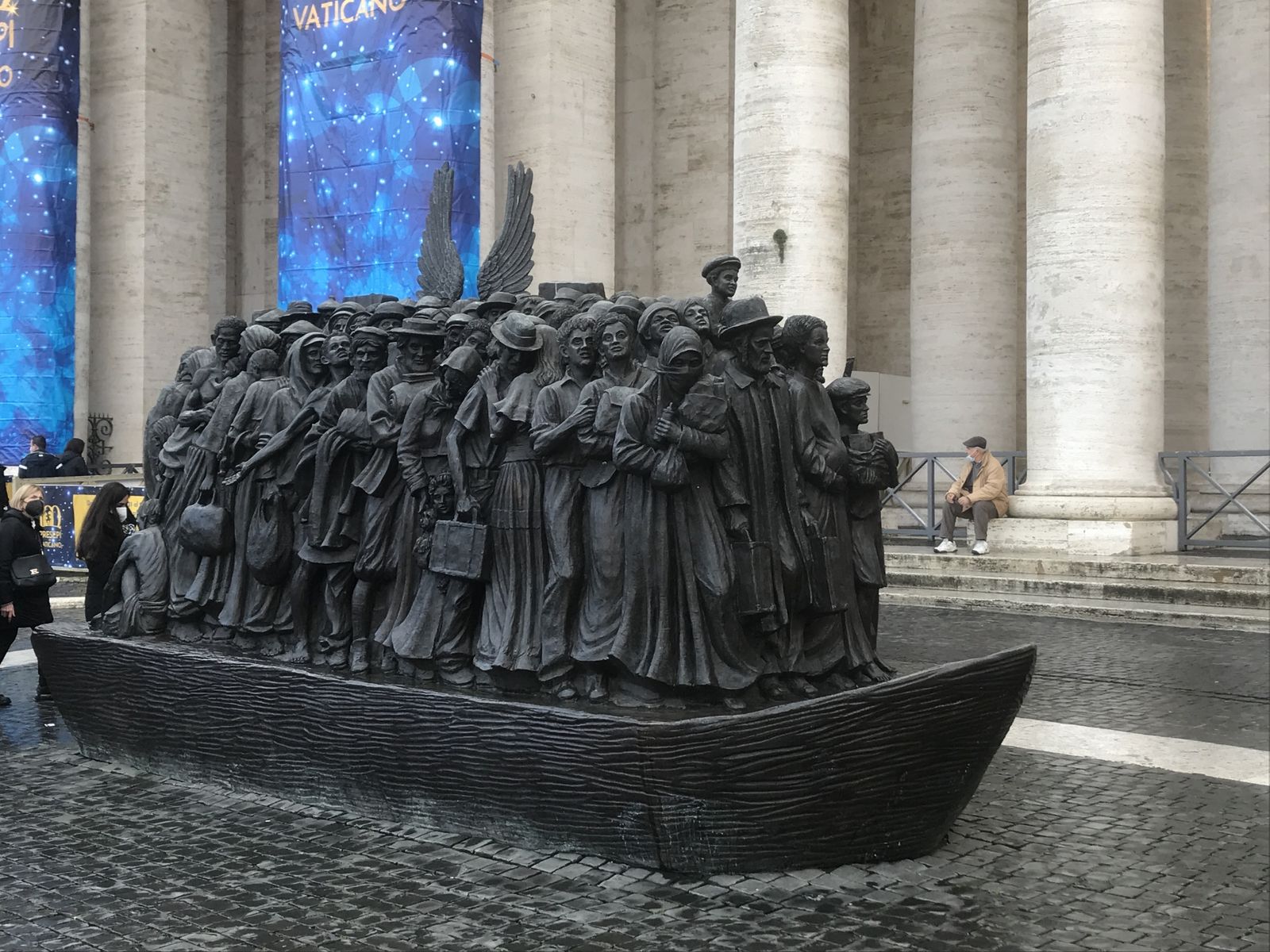 Escultura Angels Unawares, instalada en la Plaza de San Pedro