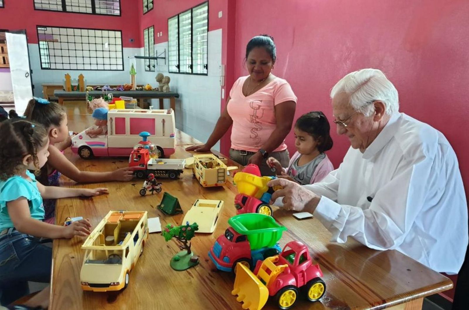 El fundador y presidente de Mensajeros, en uno de los proyectos de San Pedro Sula