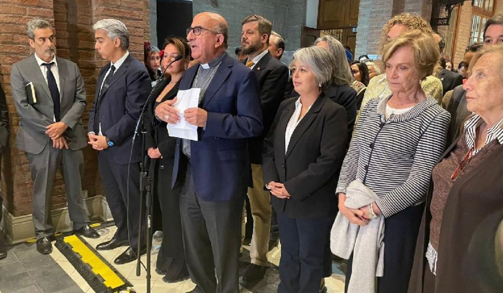 Chile: “A Dios rogando y con el mazo dando”