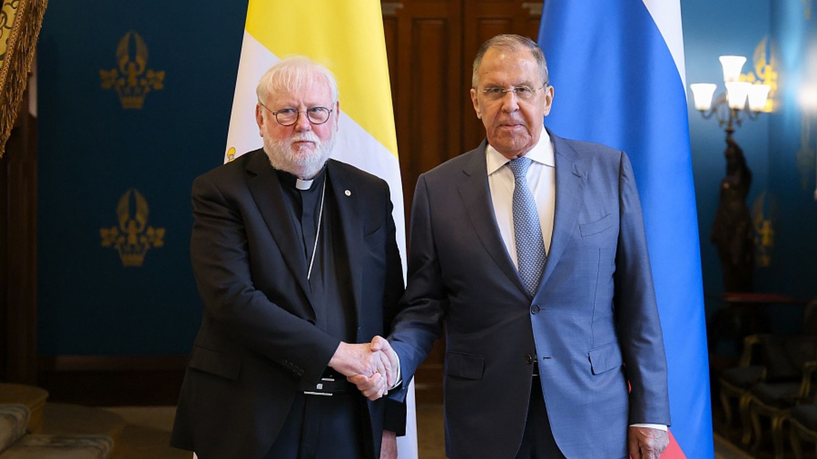 Monseñor Richard Gallagher y Serguéi Lavrov