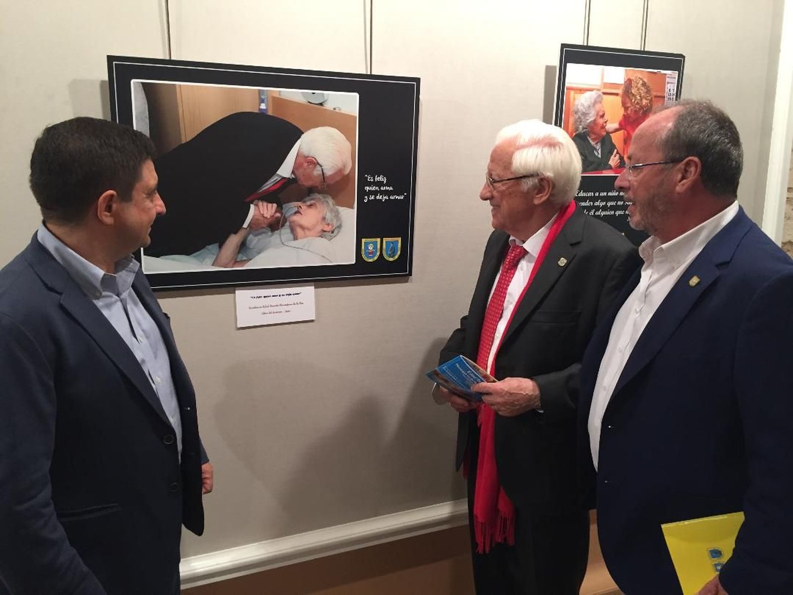 El padre Ángel inaugura una exposición sobre solidaridad en la Diputación de Jaén