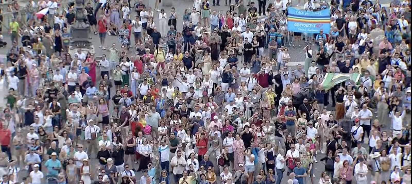 Miles de fieles en San Pedro