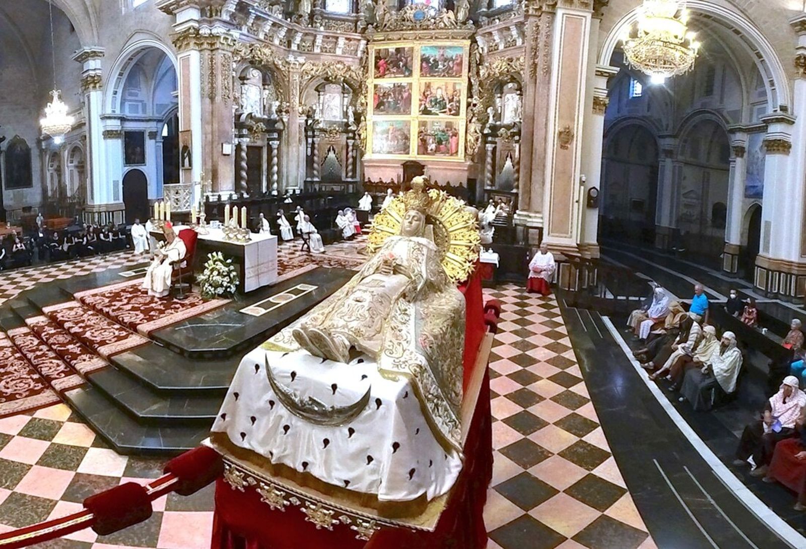 Misa solemne de la Asunción en la catedral de Valencia