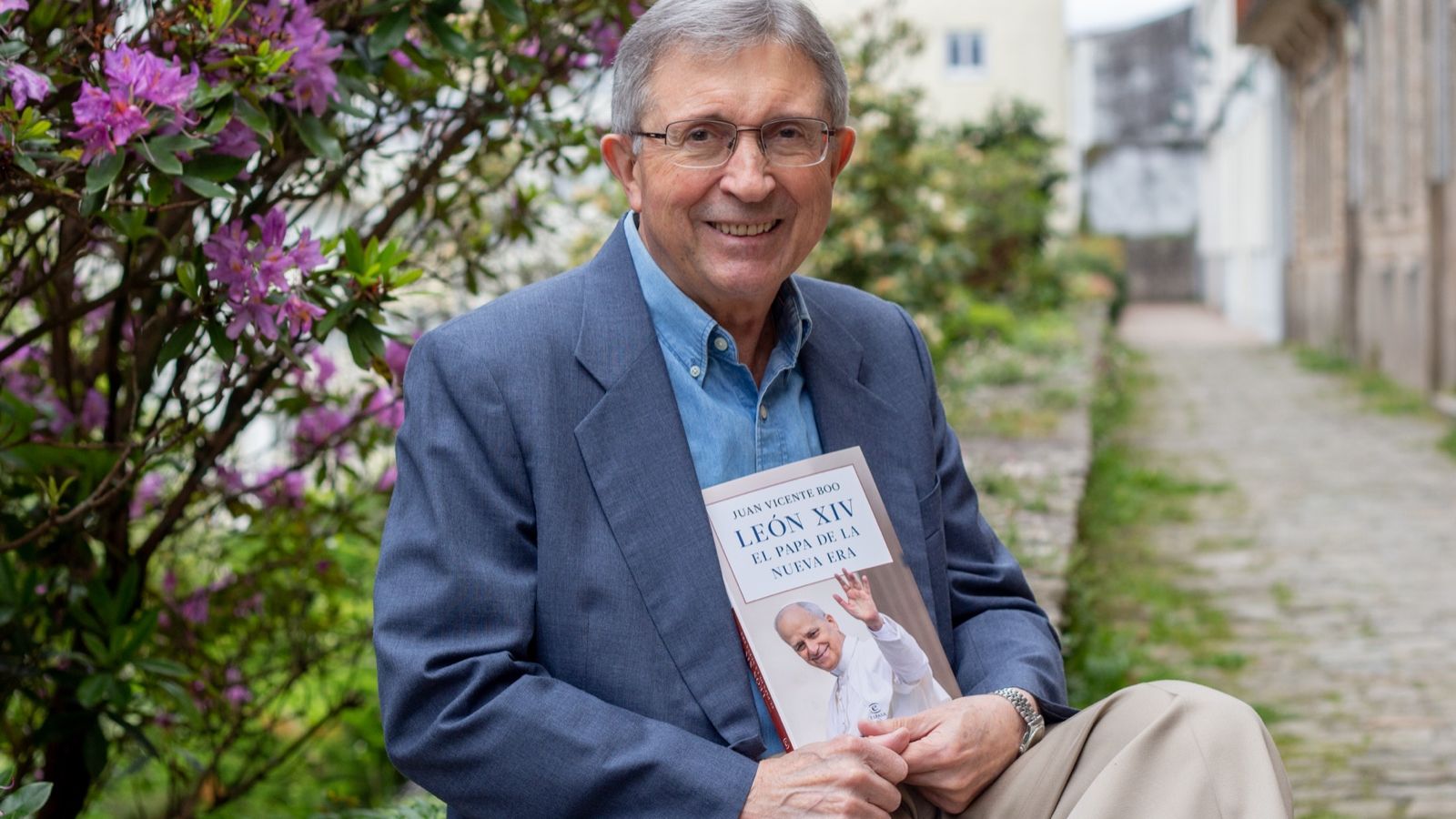 Boo, con su libro sobre León XIV