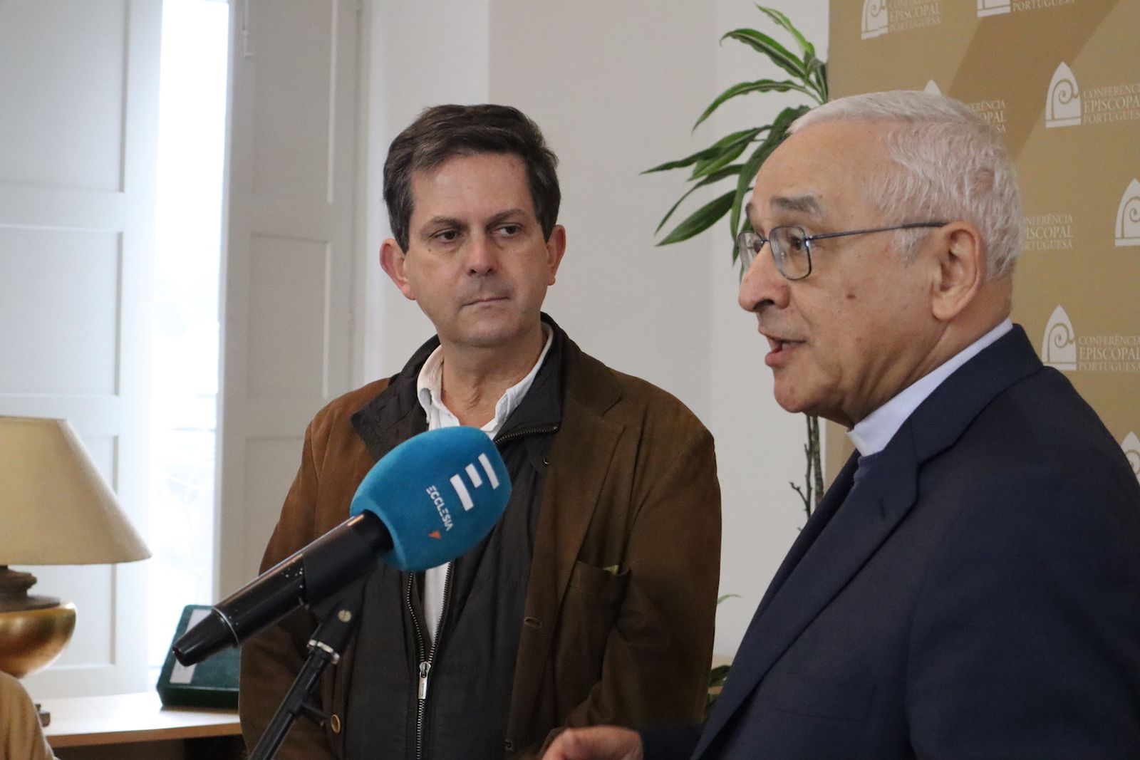 José Ornelas, presidente del Episcopado luso, y Pedro Strecht, coordinador del informe