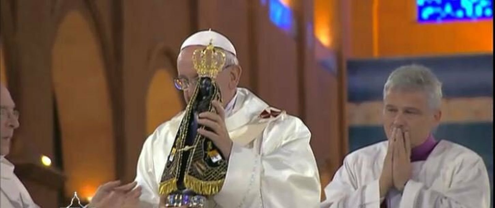 Entrega de la Virgen de Aparecida