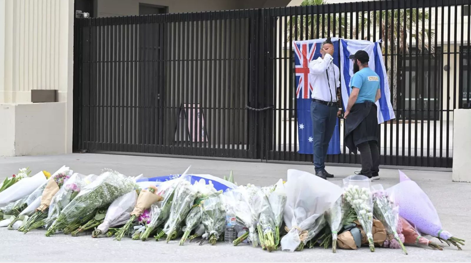 Ofrenda floral a las víctimas