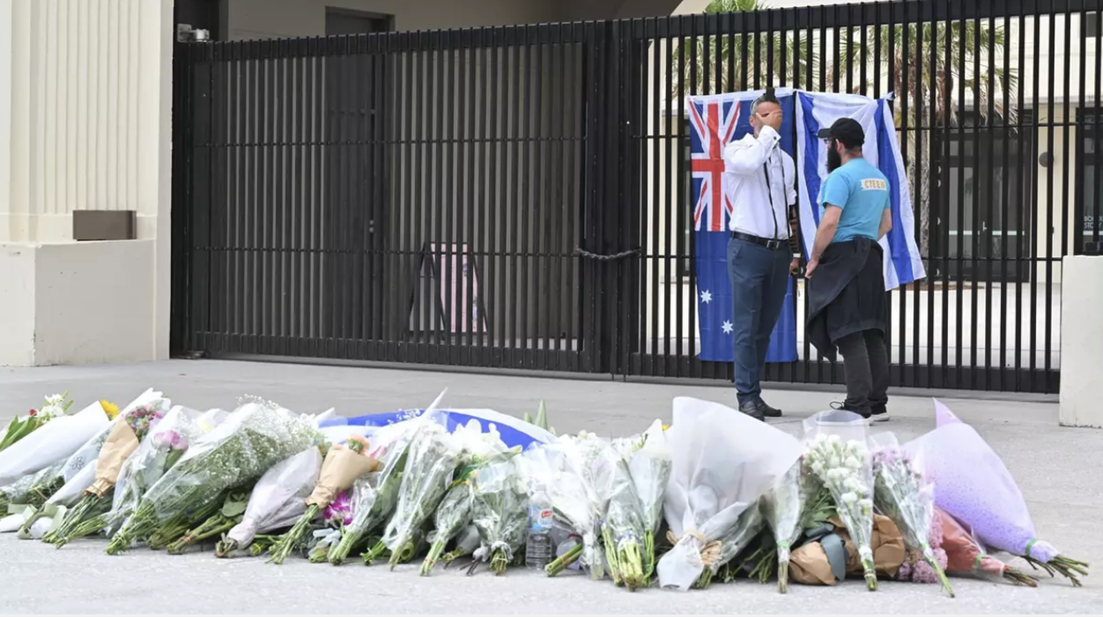 Ofrenda floral a las víctimas
