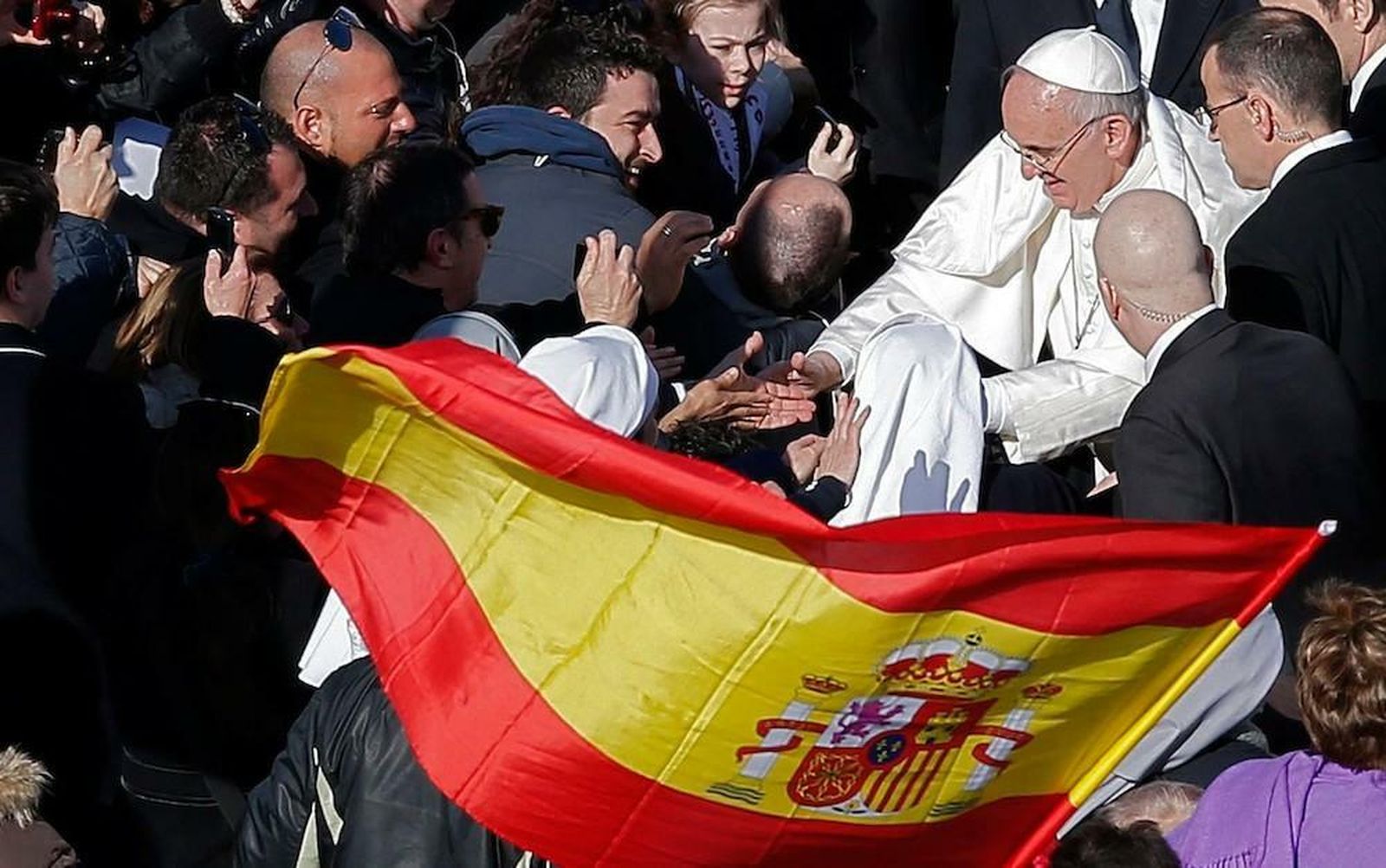 Francisco, ante una bandera de España