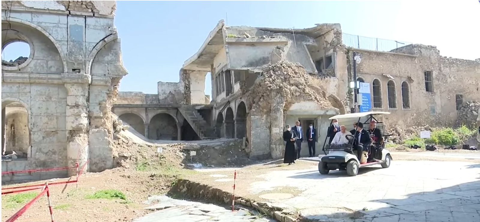 El Papa, en las ruinas de la iglesia de Mosul