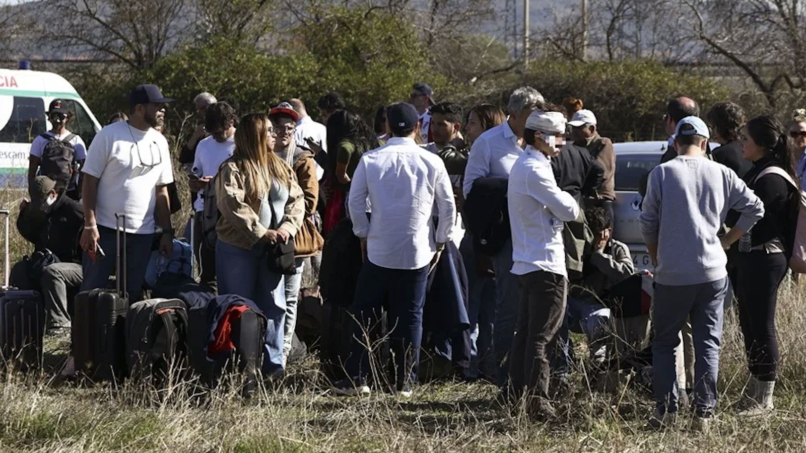 Pasajeros de los trenes accidentados en Urda esperan a ser trasladados