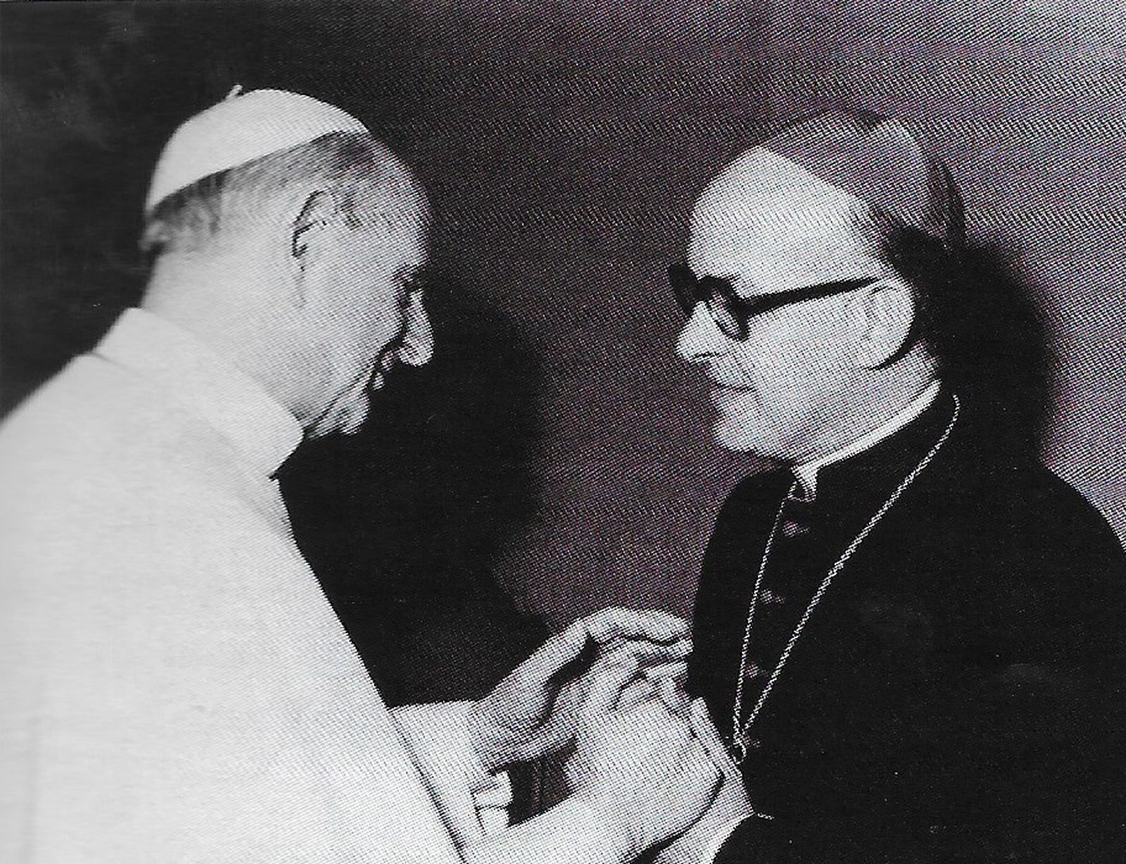 Joan Martí Alanis és saludado por Pablo VI