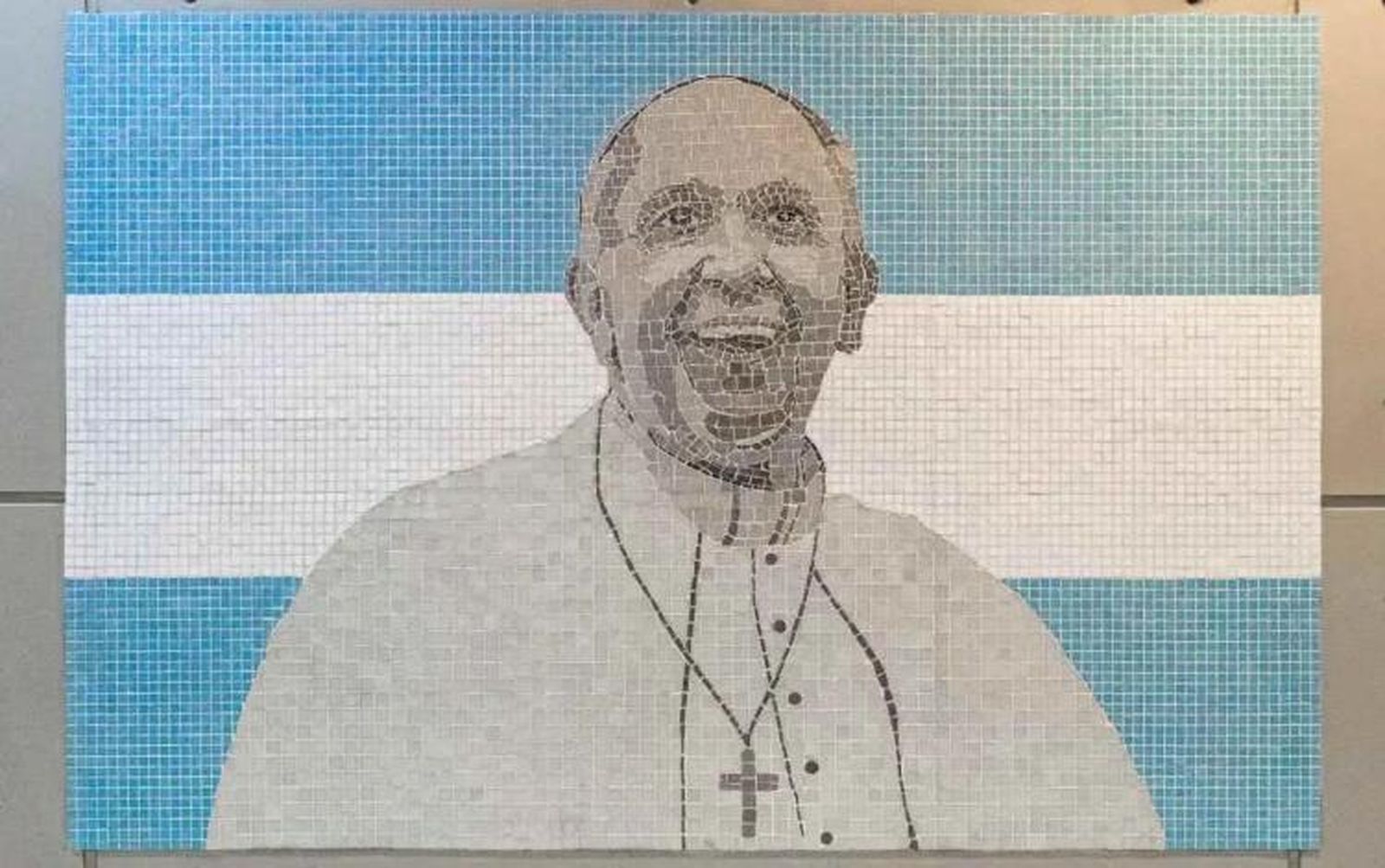 Mural en homenaje al papa Francisco, obra de Nora Iniesta