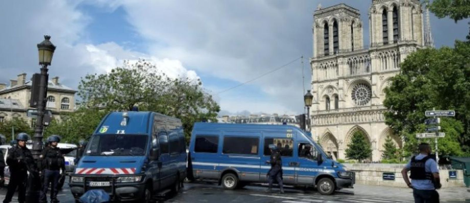 La Gendarmería francesa, en Notre Dame