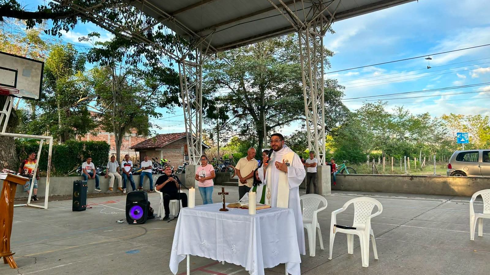 eucaristía en un coliseo