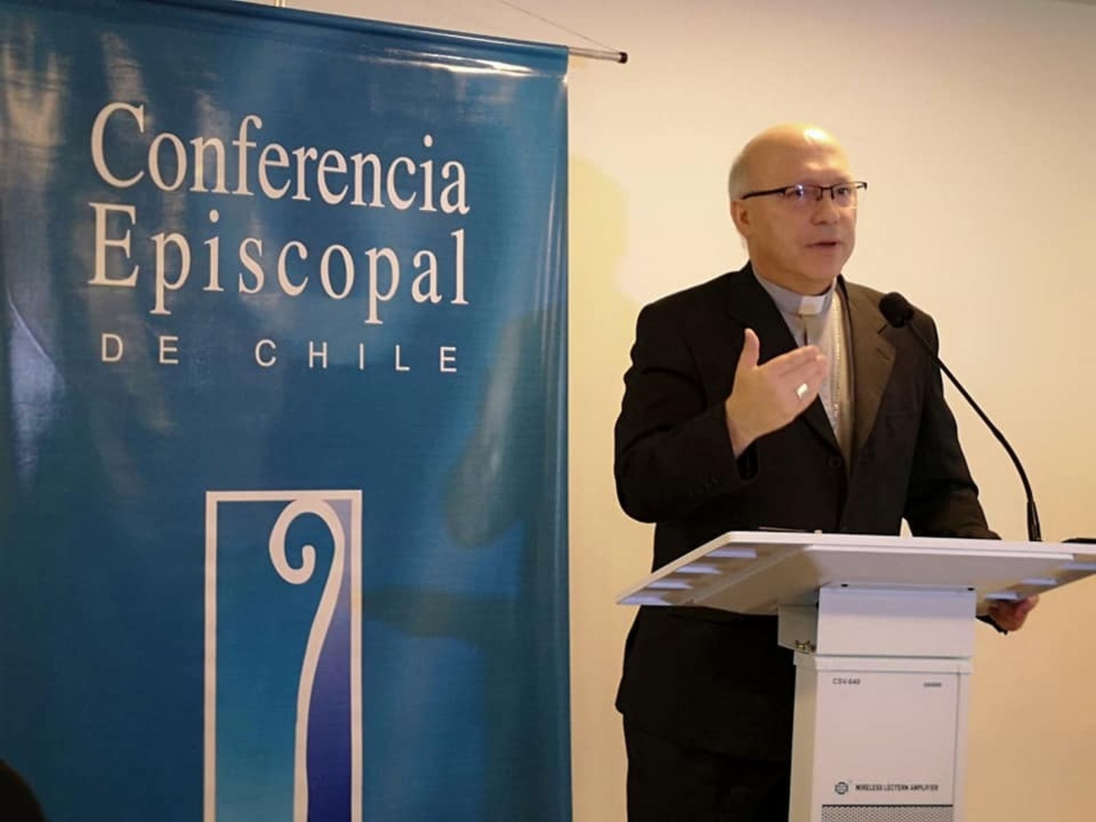 Monseñor Fernando Ramos, secretario de los obispos chilenos