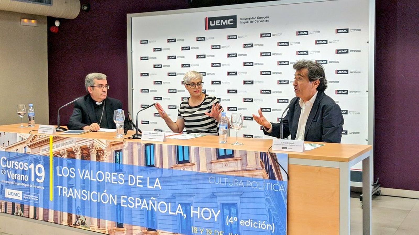 Argüello, Anna Grau y Arcadi Espada compartieron la mesa redonda  en la Universidad Europea Miguel de Cervantes