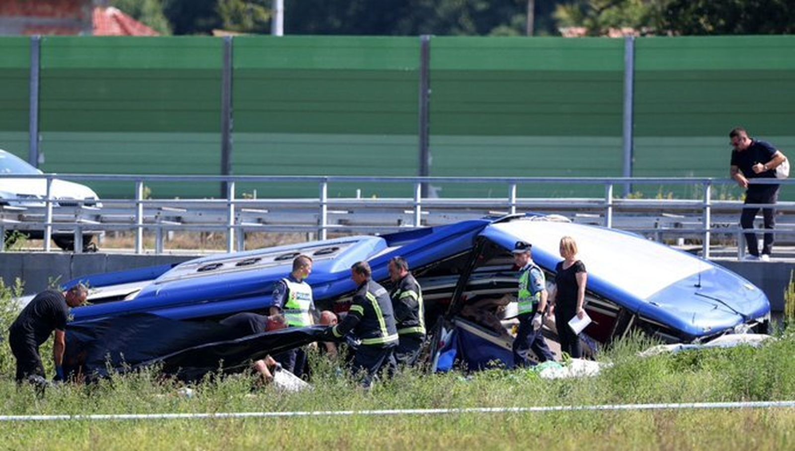 Una docena de muertos al volcar un autobús de peregrinos de Medjugorje