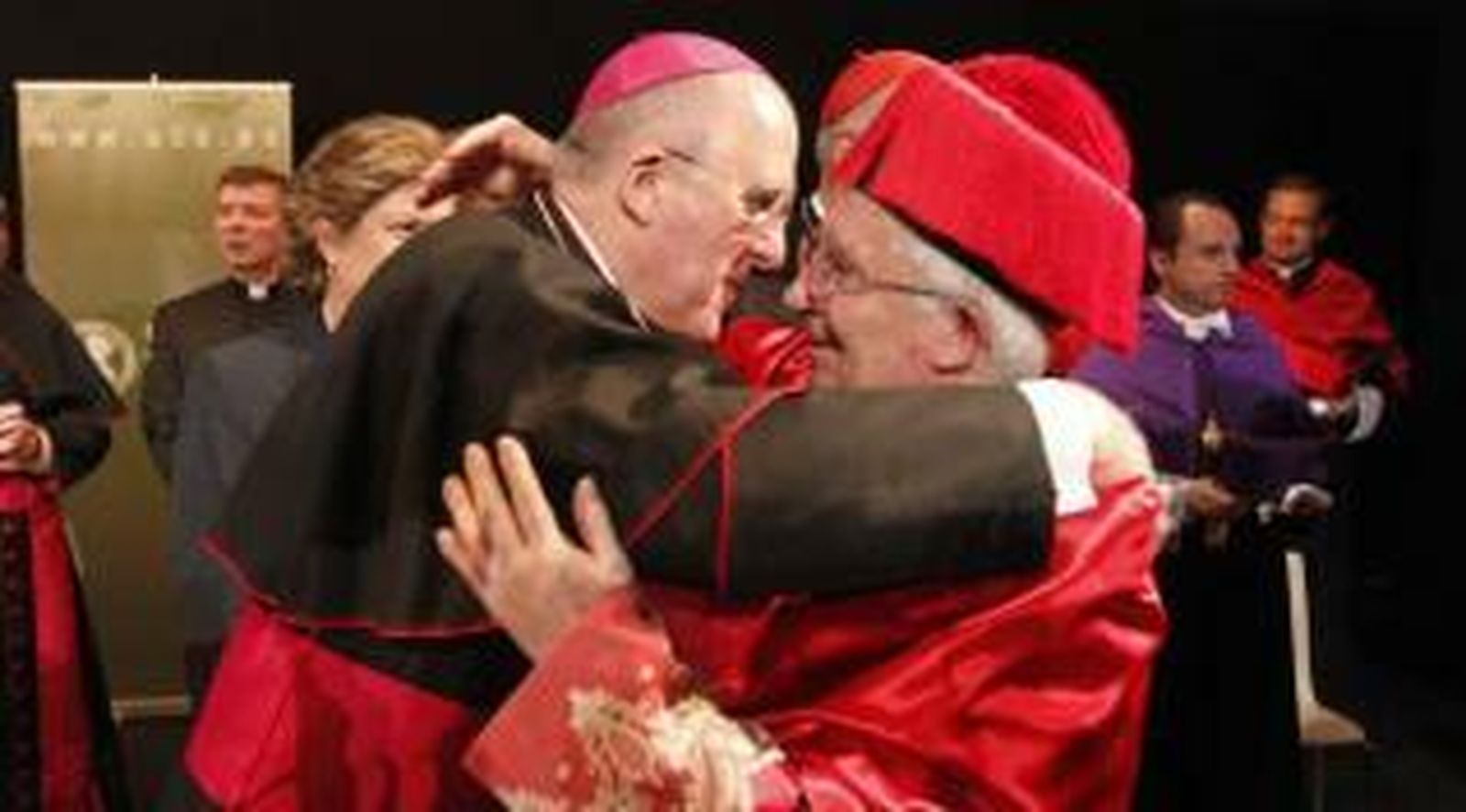 Osoro abraza a Cañizares