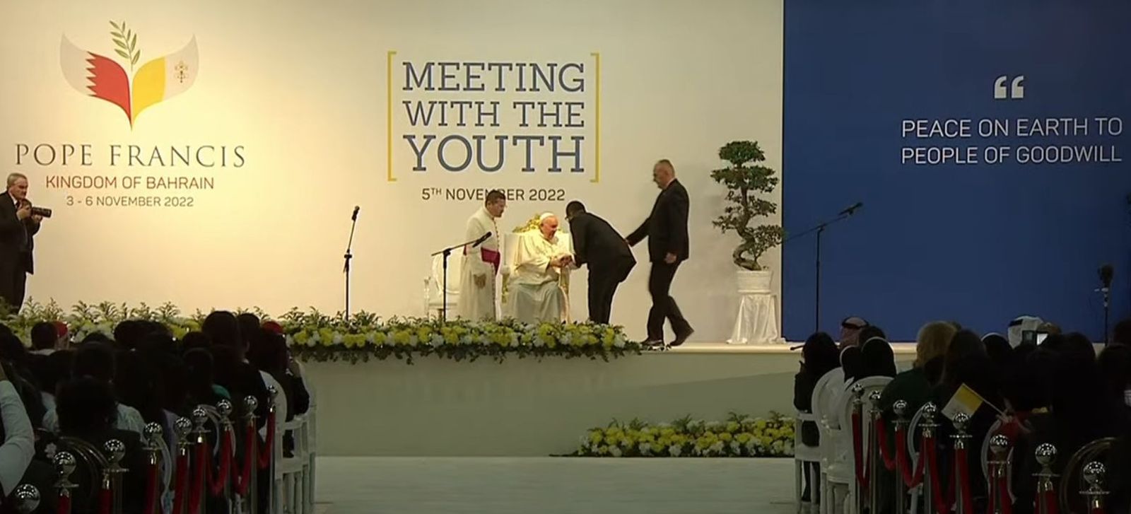 El Papa saluda a Nevin