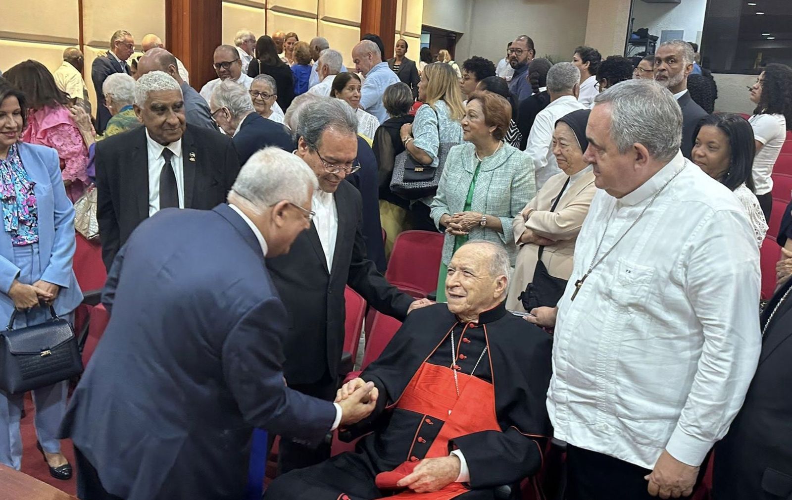 Mario Paredes y el cardenal López Rodríguez