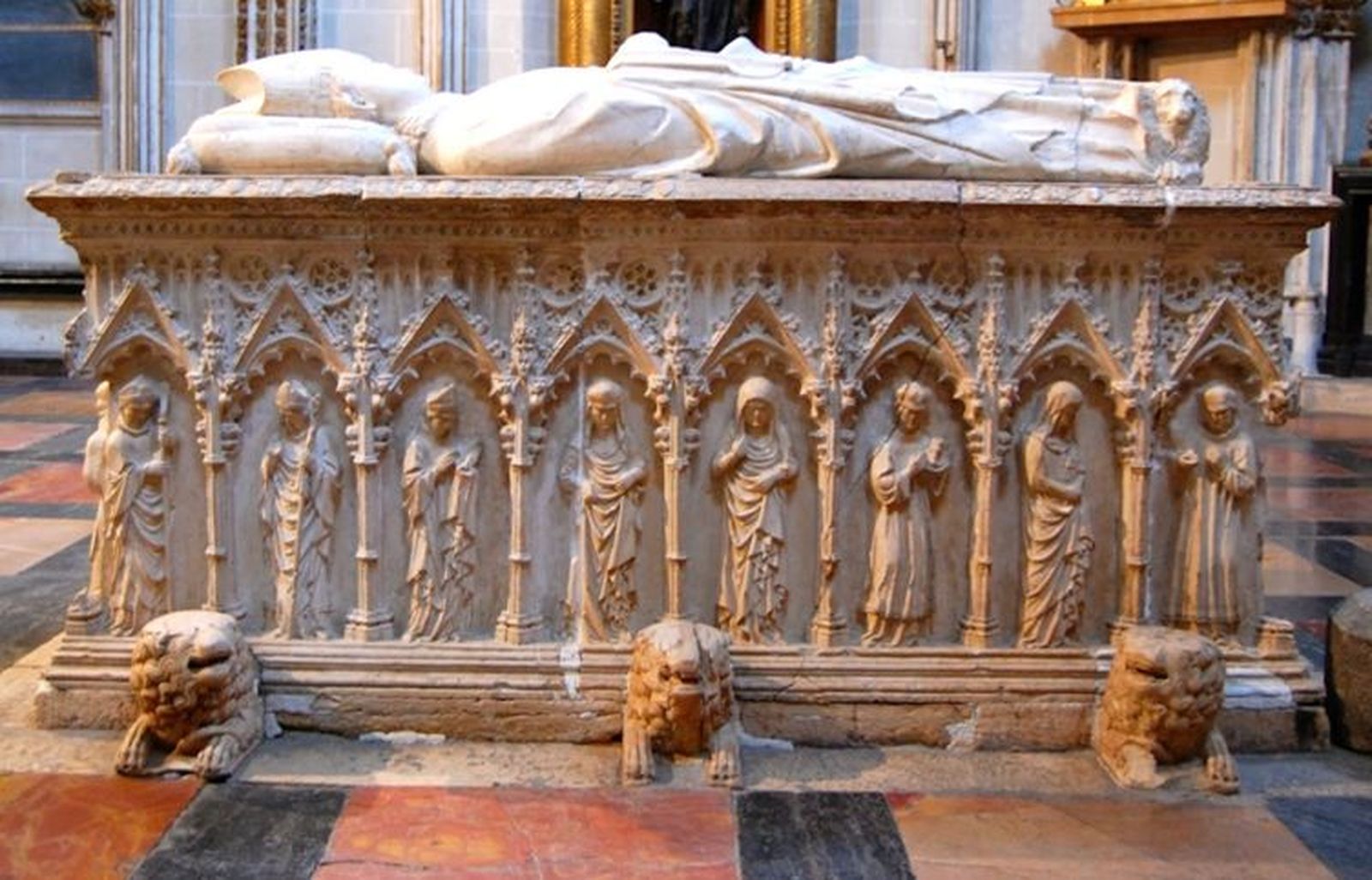 Sepulcro del cardenal Gil Álvarez de Albornoz en Toledo
