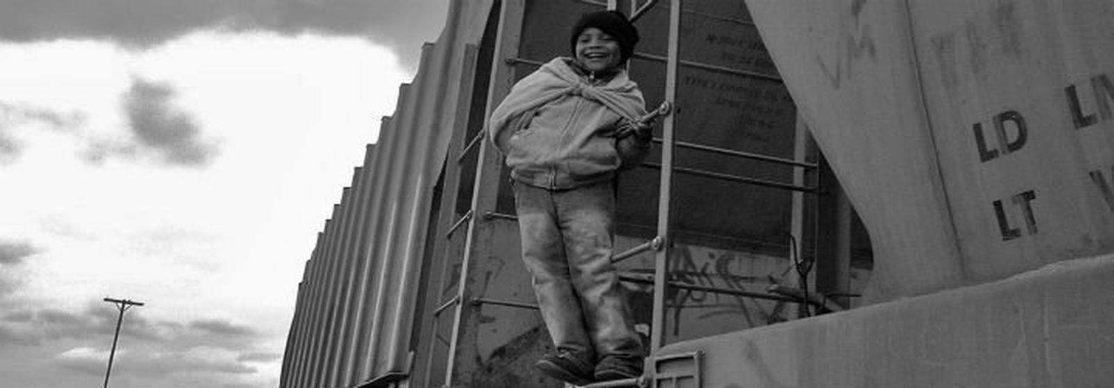 Niño emigrante, camino de USA