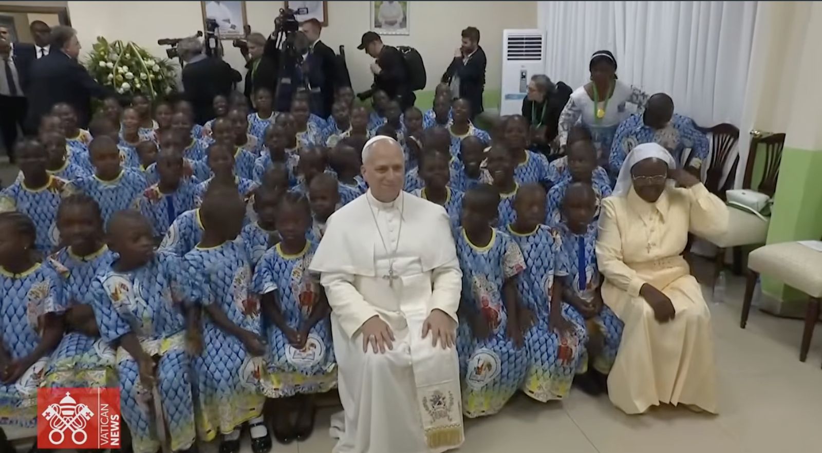 León XIV en el orfanato Ngul Zamba de Yaundé