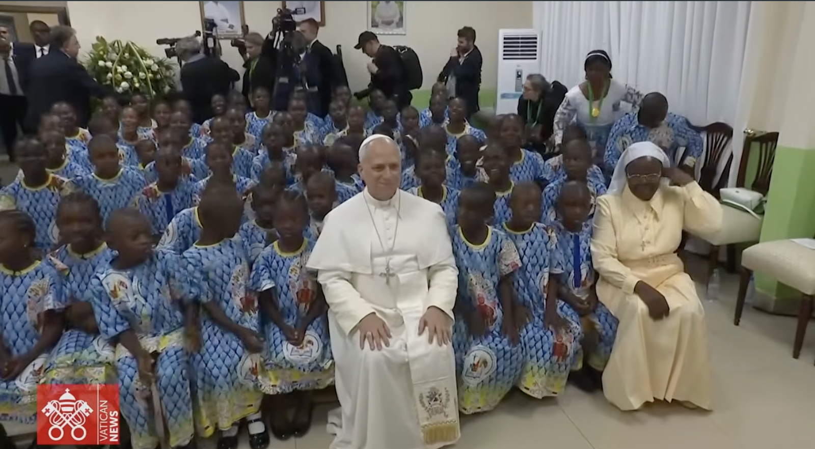 León XIV en el orfanato Ngul Zamba de Yaundé