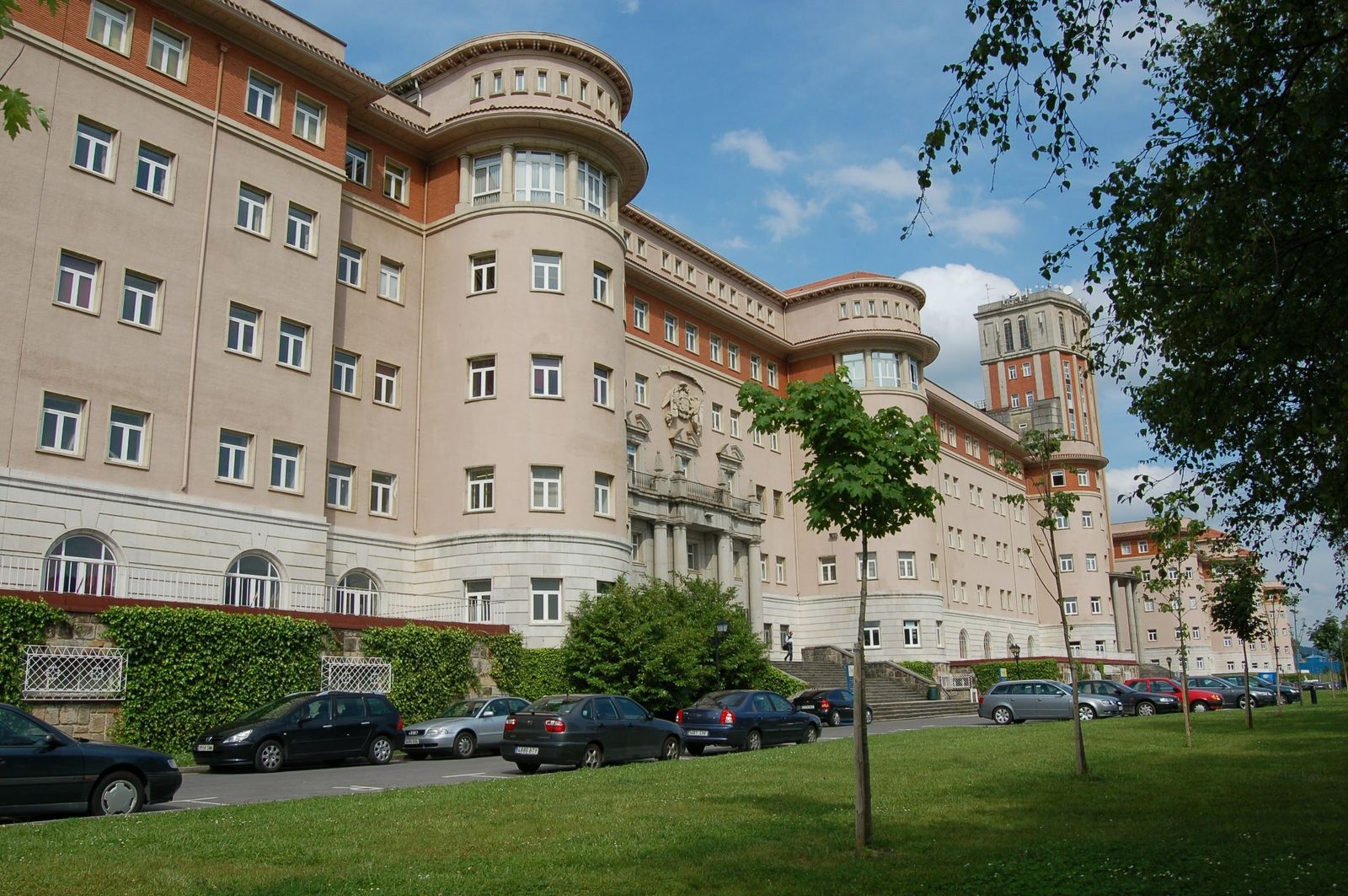 En antiguo Seminario de Derio