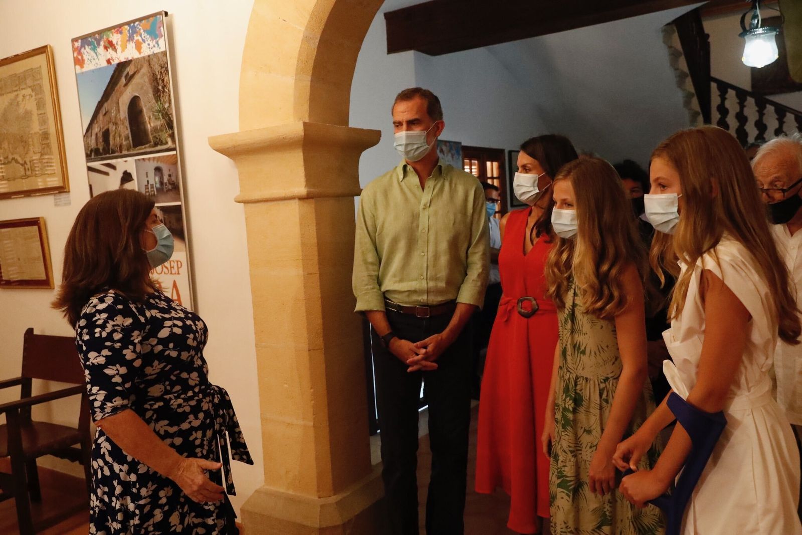 Los reyes y sus hijas en la casa de fray Junípero Serra