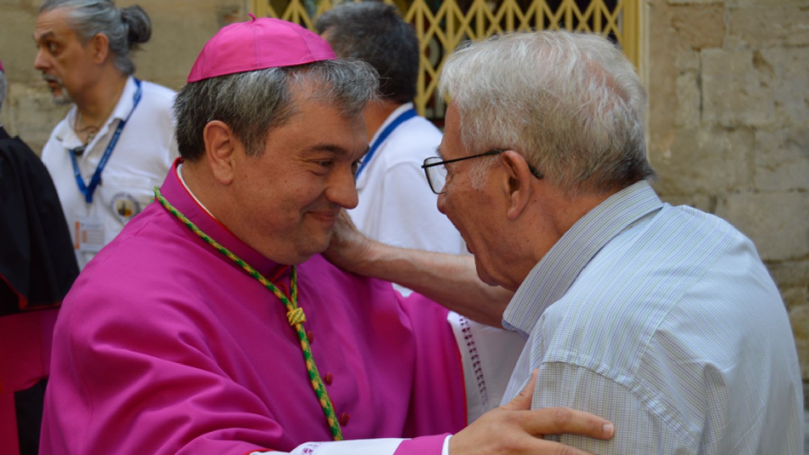 Según Palau, "atender quiere decir escuchar a la gente, sus preocupaciones, sus ilusiones y también sus esperanzas"